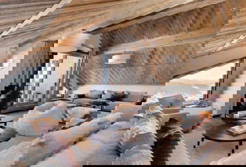 Luxury penthouse duplex ski in and out with spa