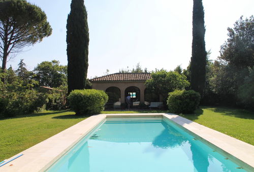 Le petit oiseau (2p) with pool in Chateaurenard