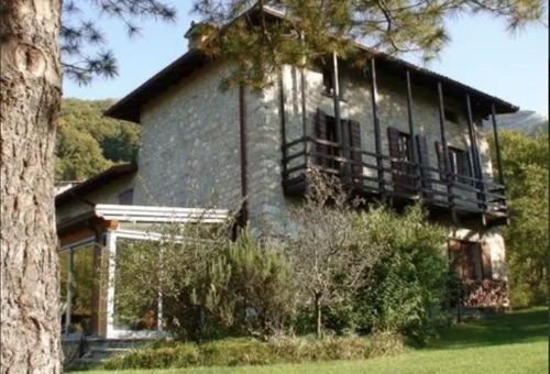 La Pradasella  with pool nearby the Como Lake
