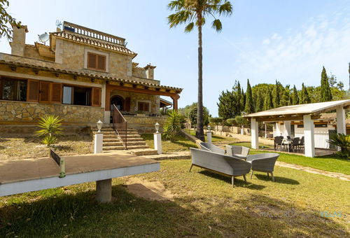 Villa Alejandra con piscina privada y gran jardín