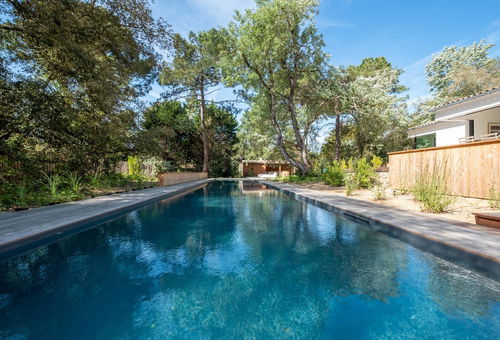 Villa d'architecte autour d'une piscine de 25m à deux pas de la plage - Les...