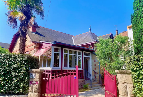 A relaxing atmosphere, close to the beach.