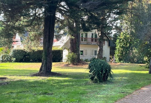 Ideally located between the sea and the countryside.