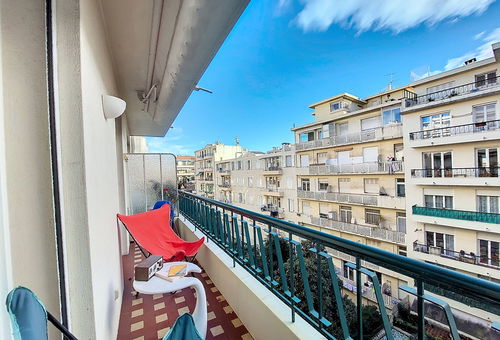 Agréable deux pièces avec balcon, niché dans le quartier des Fleurs - Nice