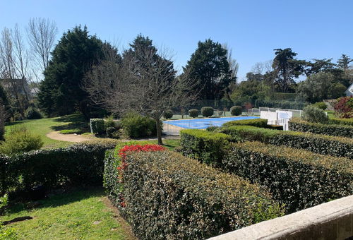 Appartement dans une résidence avec piscine et tennis proche de toute...