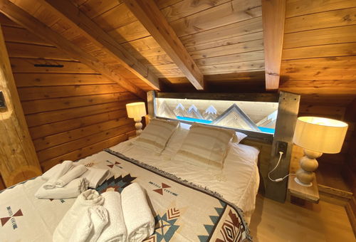 Wooden chalet on the banks of the river surrounded by nature - La Bresse
