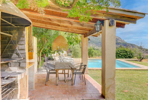 Spacious rural house with pool just 2 km from the quiet and picturesque...