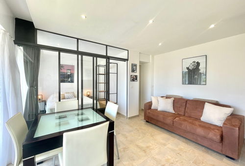 Apartment with balcony just a few minutes' walk from the Croisette and the...