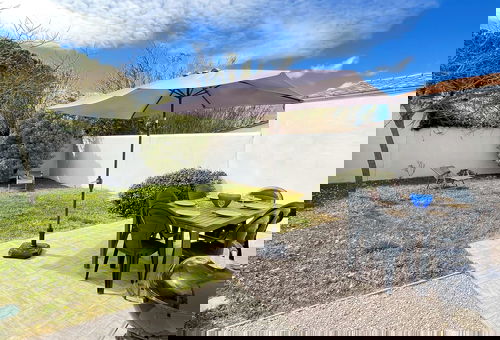 Hübsches zweistöckiges Haus mit Garten und privatem Parkplatz