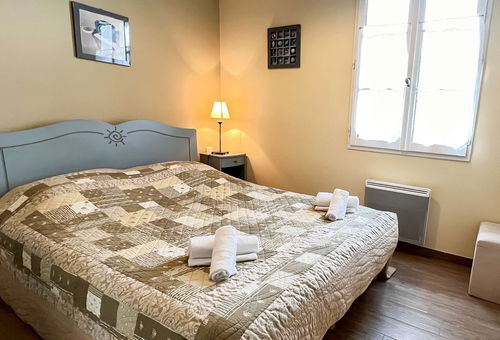 Jolie maison familiale avec jardin et parking.