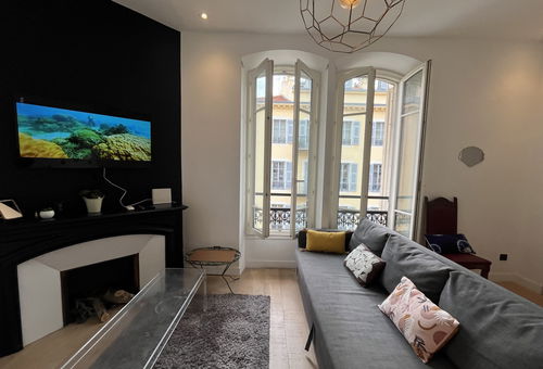 Elegant apartment ideally located 5 minutes walk from the Promenade des...