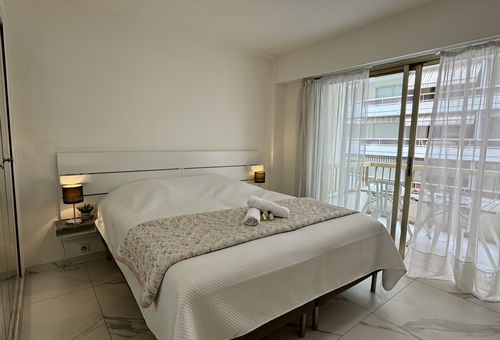 PHIL / Grand deux chambres terrasse 200m plage