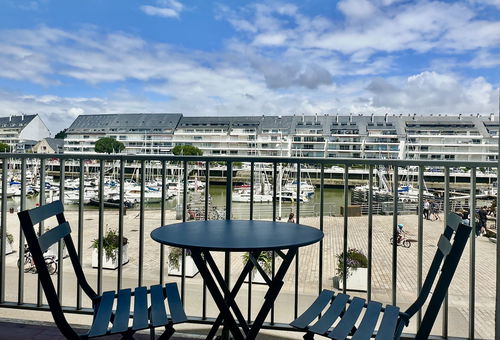 Studio facing port with terrace and parking - Le iguen