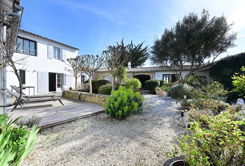 Close to the village center, beaches, shops.