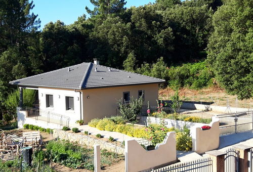 House with terrace and mountain view in the village of Levie