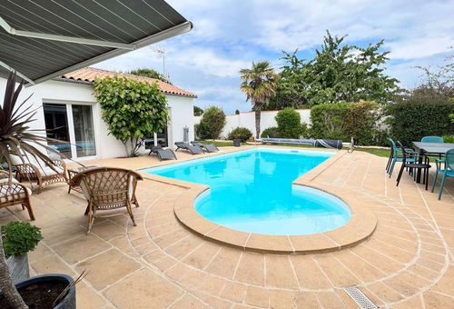 Magnificent Villa with its pool.