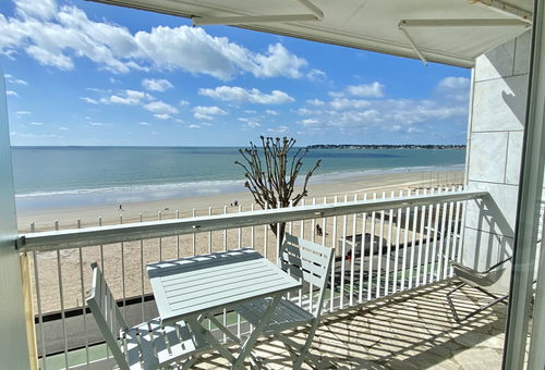 With ocean view near the Royal Hotel