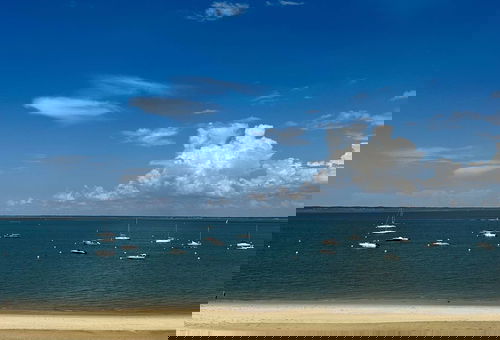 En première ligne sur la mer.
