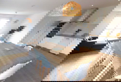 Beautiful renovated sea view apartment with balcony, 100 m from the beach and...