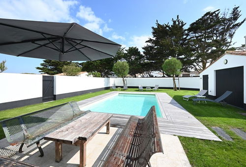 Proche de la plage, très belle villa spacieuse, confortable avec piscine...