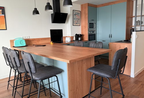 Recently refurbished, facing the sea.