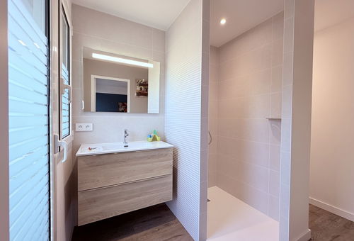 Appartement refait à neuf face à la mer.