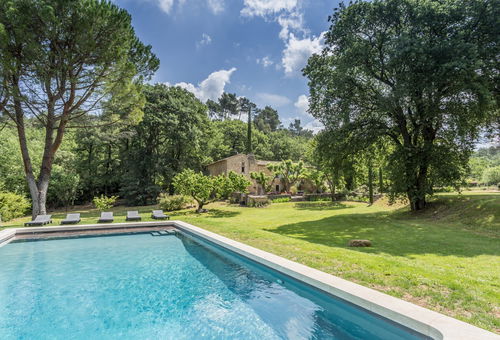  Beautiful authentic farmhouse with heated swimming pool in a nice fenced...