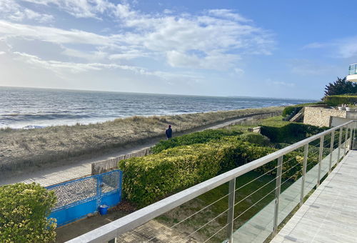 Grande villa les pieds dans l'eau plage de Bonne Source avec vue mer et...