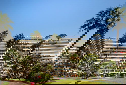 Cannes Luxury Rental - Magnifique appartement avec terrasse au Grand Hotel.