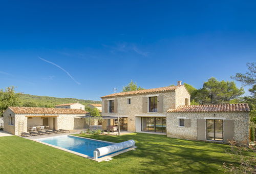 Villa avec piscine chaiffée et pétanque dans un domaine sécurisé et cloturé -...