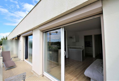 Charming apartment with spacious terrace close to train station, beach and...
