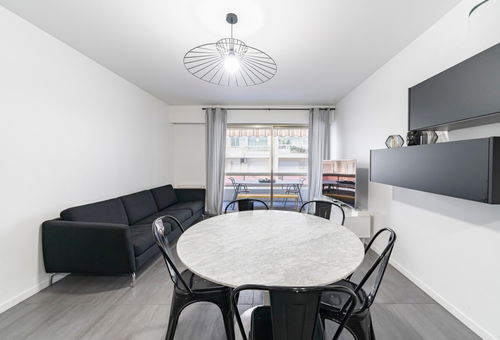 Brand new 3 bedrooms 2min walk to carlton hotel