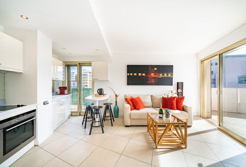 Beautiful one bedroom renovated with sea view