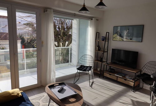 Appartement au pied du marché, très soigné.