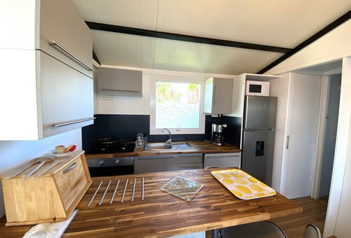 Chalet situé dans un camping 4 étoiles disposant de 2 piscines, d'un...