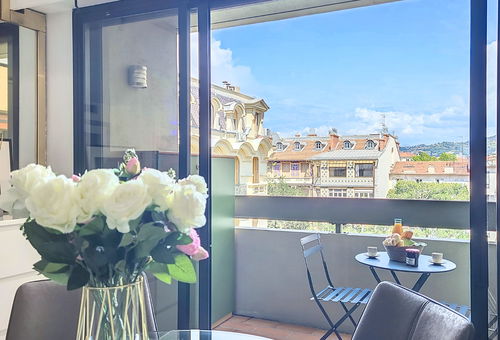 Located in Nice's sought-after Carré d'Or district.