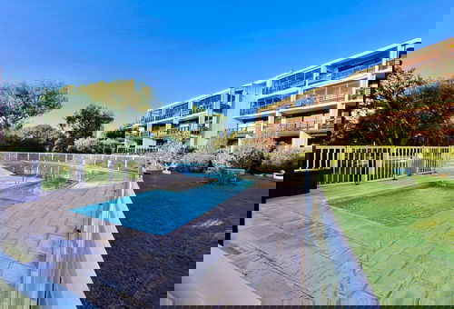 Saint Aygulf (83) -  Centre ville – Résidences Les Caroubiers
Studio...