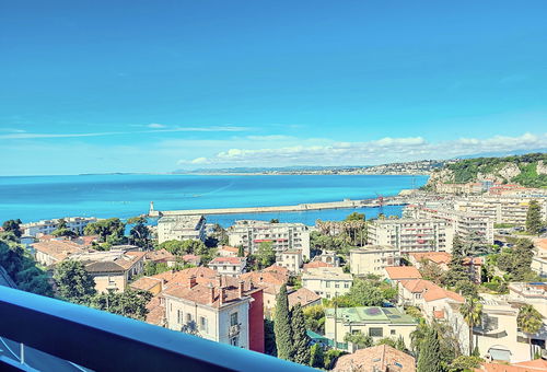 Magnificent view of the sea and the city of Nice.