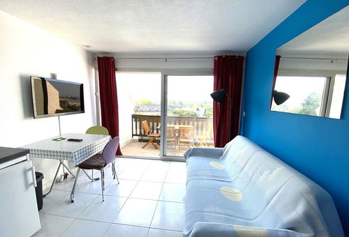 Charming studio for 2 to 4 people in quiet residence with shared swimming...