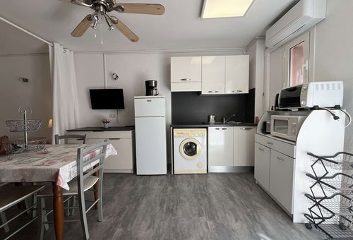 MORIANI PLAGE Air-conditioned studio for 4 people