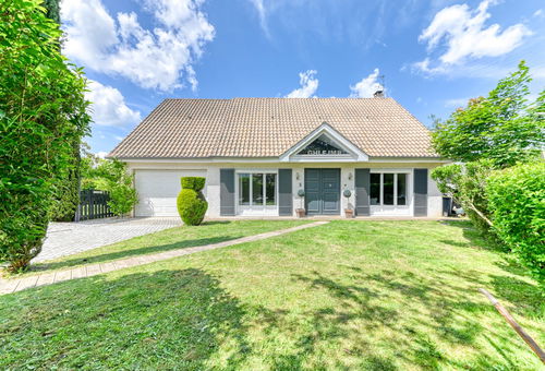 Villa to rent in Lissieu
