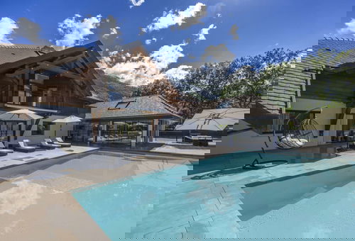 Exceptional villa accommodating up to 10 people.