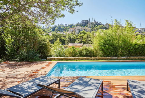 In a quiet area, in Bonnieux surroundings.
