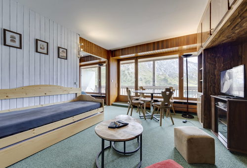 Right in the centre of Tignes Le Lac.