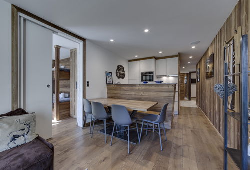 Exceptionnel appartement traversant ski aux pieds.