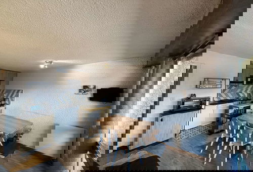 Pleasant, spacious studio, very well renovated in 2020, in a quiet residence...