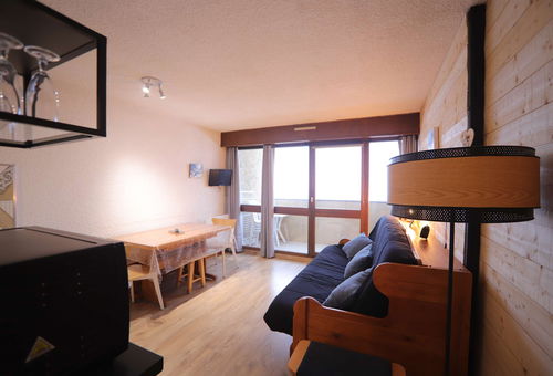 Pleasant, spacious studio, very well renovated in 2020, in a quiet residence...