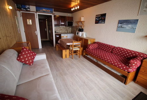 Spacious and convenient studio, renovated in 2013 and in 2017 , in ski to...