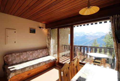 Nice and convenient studio in ski to door residence