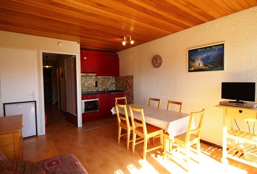 Charming mountain style, well-equipped studio in ski to door residence